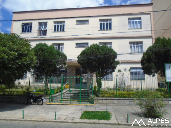 Apartamento de quarto e sala, reformado, térreo, em rua tranquila, próximo a faculdade.