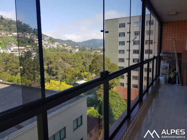 Excelente apartamento, 3 quartos, sala, ampla varanda, lazer completo, portaria 24 hs, garagem e próximo ao comércio.