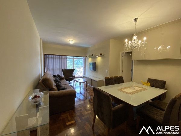 Excelente apartamento  de 3 quartos, todo reformado, próximo ao comércio e a feirinha do Alto.