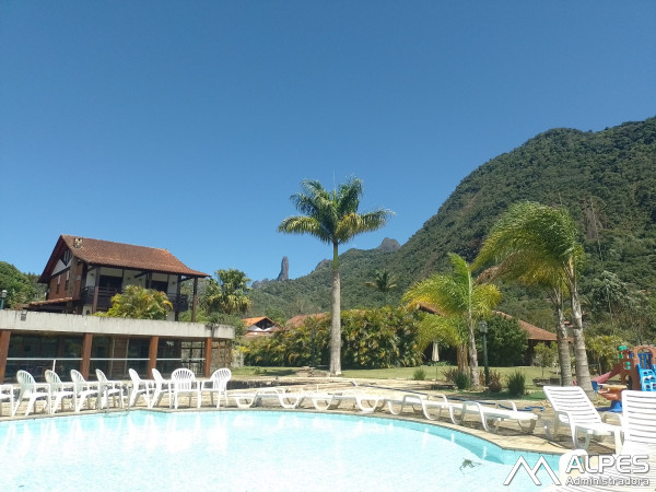 Excelente casa em condomínio, área nobre, mobiliada, 4 suítes, vista para o lago do Comary.