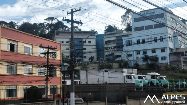 Conjugado em excelente localização, na avenida principal, próximo ao hospital São José e a faculdade.