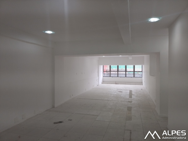 Excelente Sobreloja com 200 m², na avenida principal, junto ao comércio e bancos.