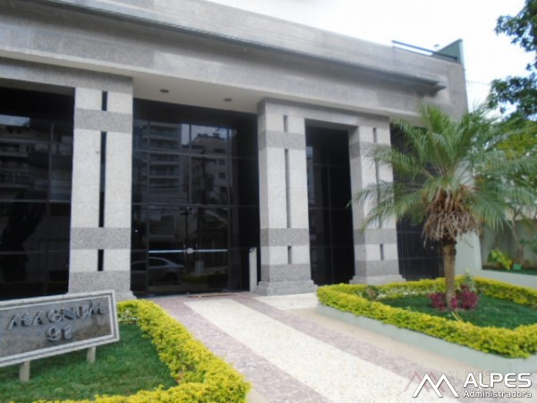 Excelente apartamento de 2 quartos, bairro nobre, junto ao comércio e bancos.