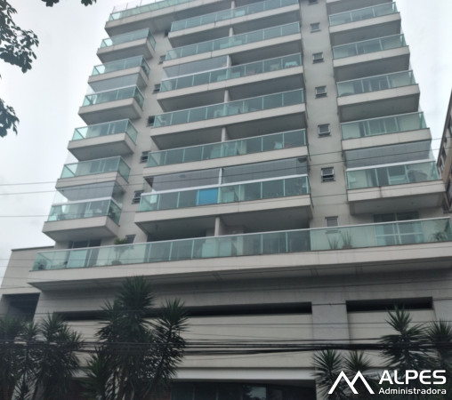 Excelente apartamento de 2 quartos, bairro nobre, armários planejados, condomínio com lazer e portaria.