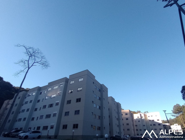 Apartamento Primeira locação, 2 quartos, bairro tranquilo, condomínio com lazer e estacionamento.