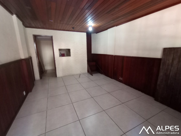 Excelente oportunidade de negócio, Loja com jirau, no centro da cidade.