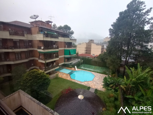 Amplo apartamento de 2 quartos, varanda fechada, linda vista, semi-mobiliado, próximo a faculdade.