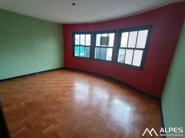 Ampla Sala Comercial no centro da cidade, espaçosa e arejada.