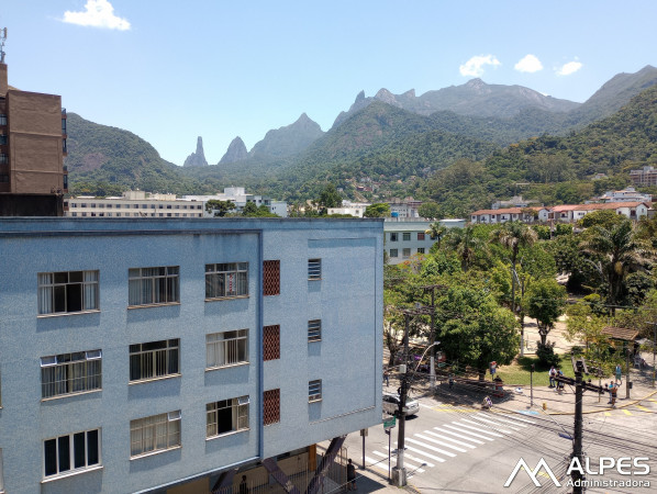 Apartamento de quarto e sala, amplo, reformado, próximo a faculdade.