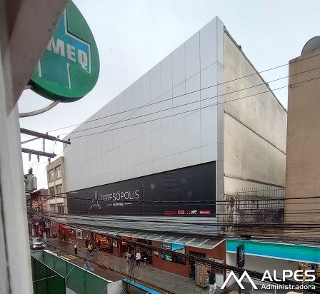 Sala comercial em excelente localização, amplo espaço, de frente, junto do comércio.