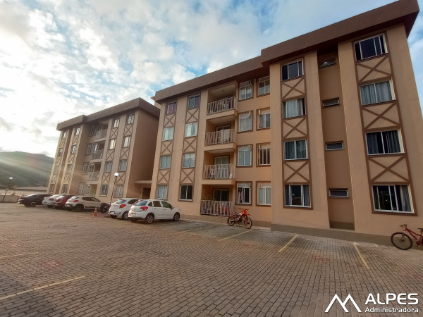 Excelente apartamento de 2 quartos, todo reformado e planejado, situado próximo a natureza, com lazer e garagem.