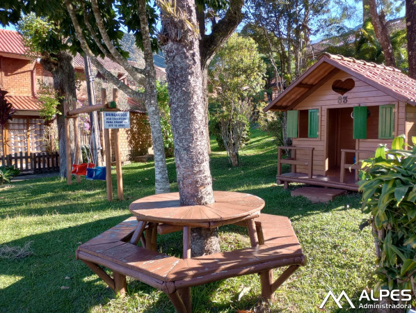 Casa duplex para locação em condomínio fechado com linda vista