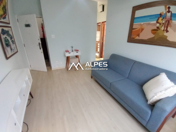Excelente apartamento, todo mobiliado e decorado, bem localizado, próximo a faculdade.