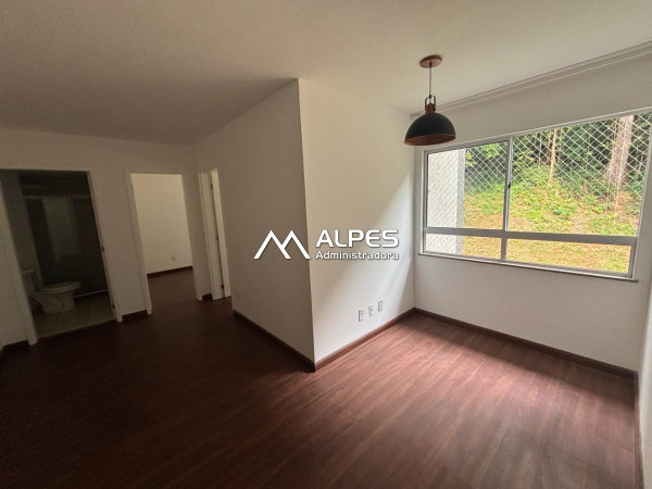 Excelente apartamento de 2 quartos, na Pimenteiras. Condomínio com estacionamento e lazer completo.