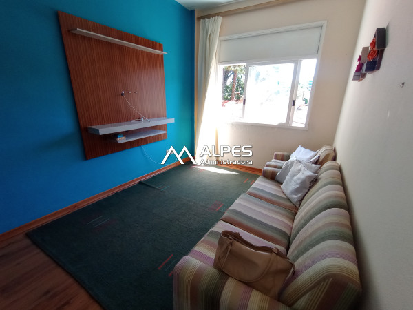 Apartamento de 2 quartos (sendo 1 menor), mobiliado, próximo a faculdade e ao comercio.