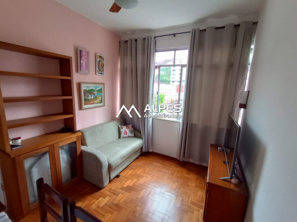 Excelente quarto e sala mobiliado no centro da cidade!