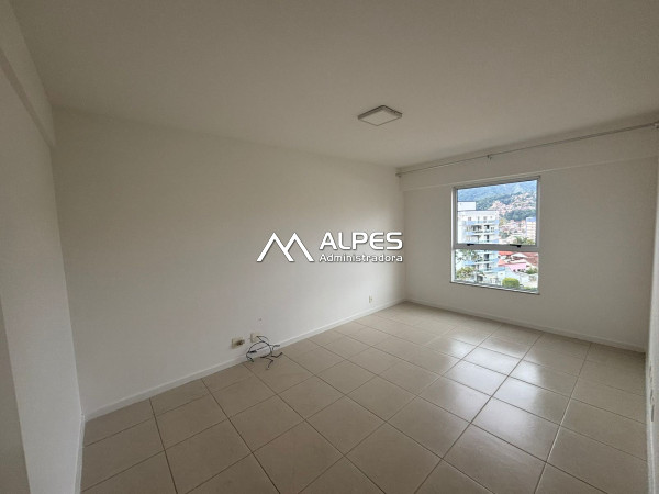 Excelente apartamento de quarto e sala, na rua da  faculdade, prédio com elevador e garagem.