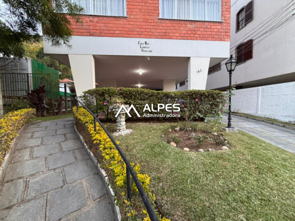 Apartamento de 3 quartos, em excelente localização, próximo ao comércio com garagem.