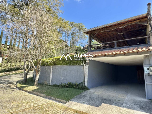 Excelente casa em condomínio, localizado em Vargem Grande, mobiliada, com muito verde, vista livre, com 2 casas no mesmo quintal.