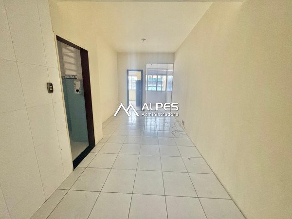 Apartamento próximo a faculdade, de quarto e sala, ensolarado, próximo a mercados e restaurantes.