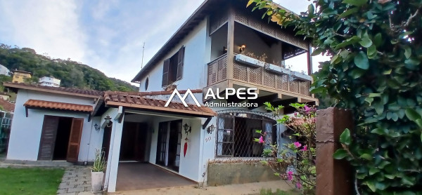 Excelente casa no melhor condomínio de Teresópolis, cercado de verde e muita segurança