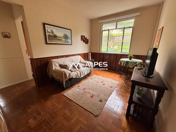 Excelente apartamento, de 2 quartos, todo mobiliado, bem localizado, próximo a faculdade.