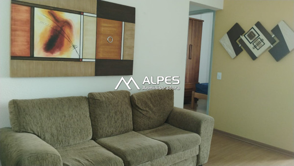 Excelente apartamento mobiliado no Centro da cidade, próximo a mercados, bancos, e todo comércio.