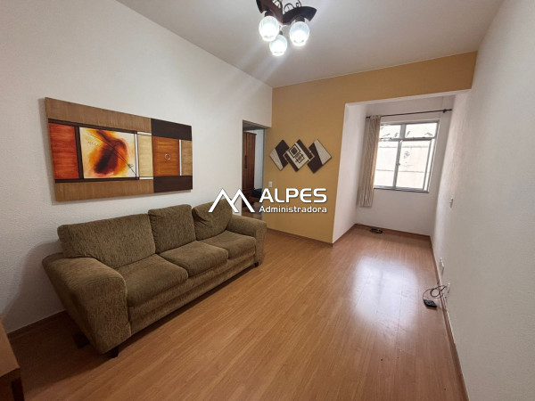 Excelente apartamento mobiliado no Centro da cidade, próximo a mercados, bancos, e todo comércio.