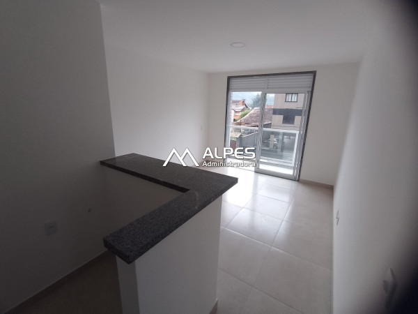 Excelente Apartamento estilo Flat, próximo a faculdade, feirinha do Alto, e restaurantes. Prédio com elevador e garagem.