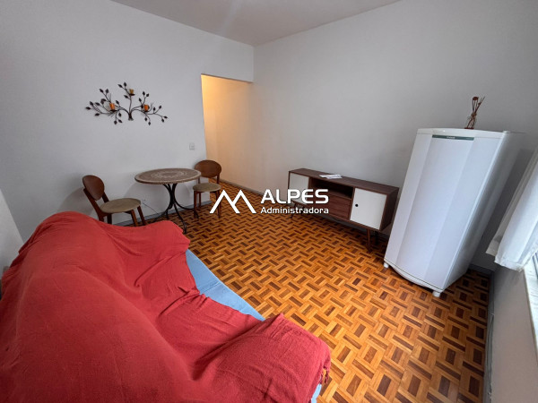 Excelente apartamento de 2 quartos mobiliado, próximo a faculdade e todo comércio.