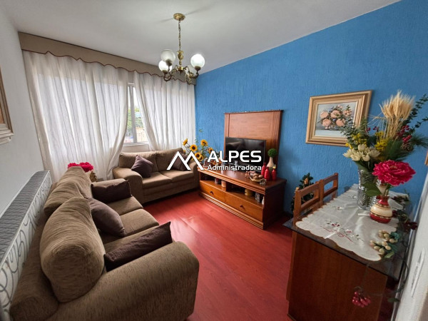 O imóvel está localizado na Várzea, de 1 quarto, mobiliado, próximo a comércio e restaurantes.