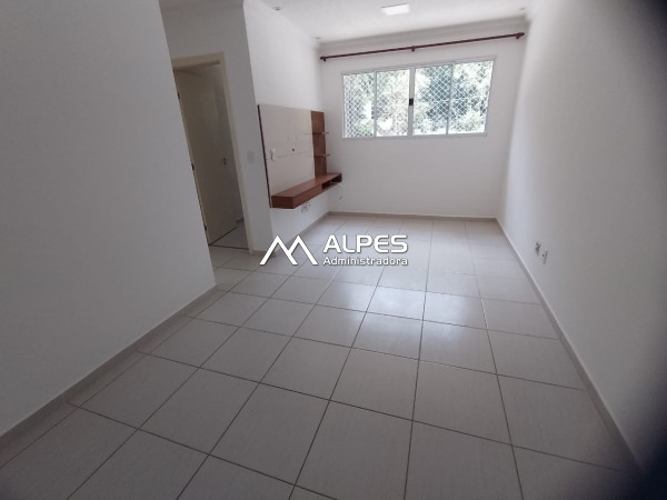 Apartamento de 2 quartos localizado no bairro Pimenteiras, próximo a comércio local e com garagem.