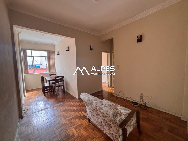 Excelente apartamento quarto e sala, com vista livre, próximo a mercados, bancos e todo comércio.