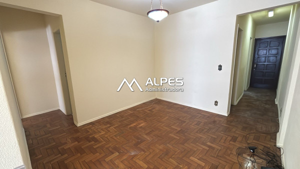 Excelente apartamento de 2 quartos, no centro da cidade, com elevador.