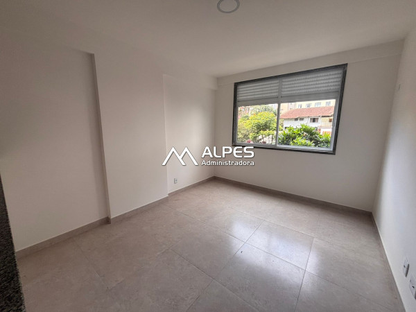 Excelente Apartamento estilo Flat, próximo a faculdade, feirinha do Alto, e restaurantes. Prédio com elevador e garagem.