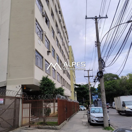 Excelente apartamento em Olaria, de 2 quartos, com vista livre próximo a mercado, bancos e todo comércio.