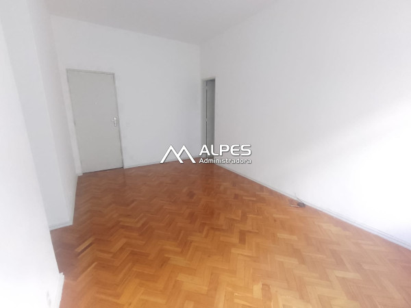 Excelente Apartamento, próximo a faculdade, feirinha do Alto, e restaurantes. Prédio com elevador.