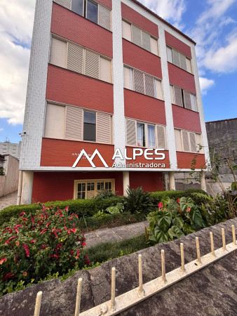 Excelente apartamento no Alto sendo um quarto e sala,com vista livre, próximo a faculdade, mercados, e restaurantes.