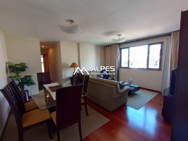 Apartamento em excelente localização, bairro nobre, 2 quartos mobiliado, dependência, elevador e garagem.