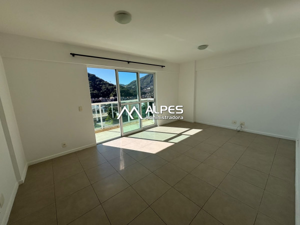 Excelente apartamento de quarto e sala, na rua da  faculdade, prédio com elevador e garagem.