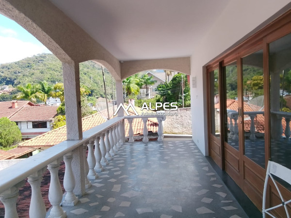 CASA COMERCIAL COM AMPLO ESPAÇO E LINDA VISTA NA BARRA DO IMBUI.