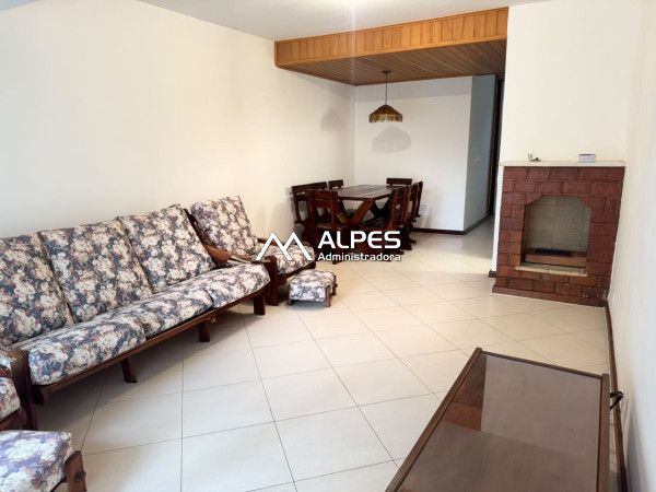 Casa em condomínio fechado, duplex e geminada, localizada no bairro Alto