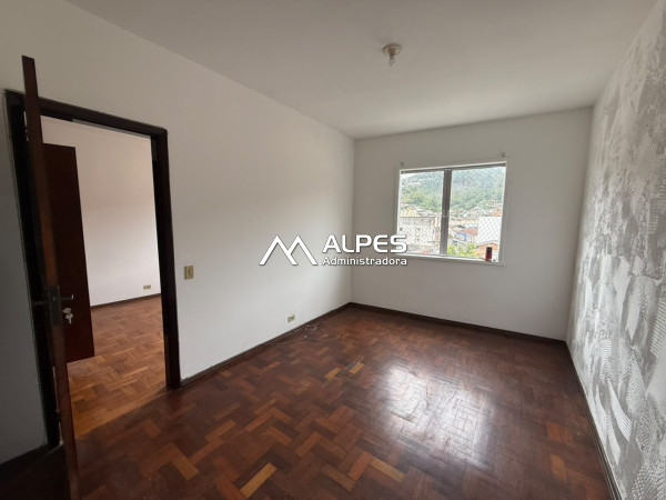 Apartamento de quarto e sala, em excelente localização, junto ao comércio, prédio com elevador.