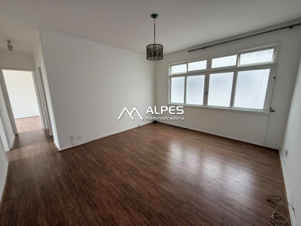 Apartamento de 3 quartos, em excelente localização, próximo ao comércio com garagem.